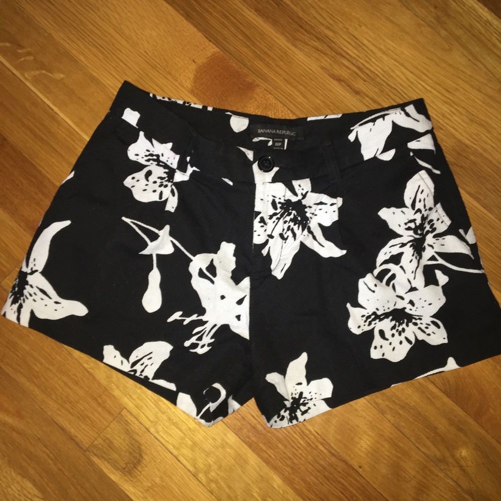 Banana Republic Black and White Shorts